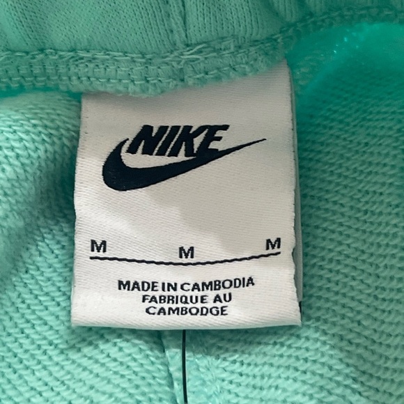 Nike NWT Standard Fit Girls Mint Shorts Size Medium - Picture 3 of 8